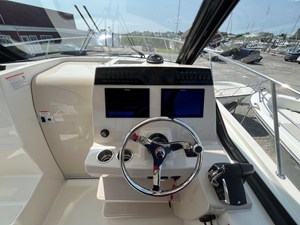 Boston Whaler 325 CONQUEST 19 2025 Boston Whaler 325 CONQUEST 20