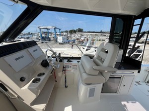 Boston Whaler 325 CONQUEST 20 2025 Boston Whaler 325 CONQUEST 21