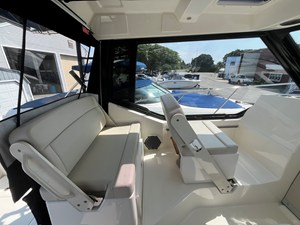 Boston Whaler 325 CONQUEST 21 2025 Boston Whaler 325 CONQUEST 22