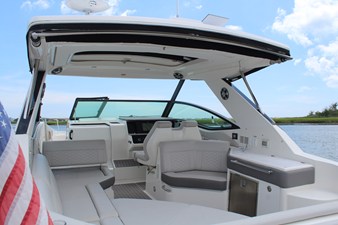Sea Ray 320 SUNDANCER 7 2023 Sea Ray 320 SUNDANCER 8