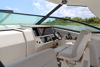 Sea Ray 320 SUNDANCER 12 2023 Sea Ray 320 SUNDANCER 13