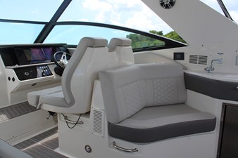 Sea Ray 320 SUNDANCER 13 2023 Sea Ray 320 SUNDANCER 14