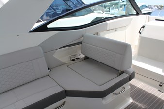 Sea Ray 320 SUNDANCER 15 2023 Sea Ray 320 SUNDANCER 16