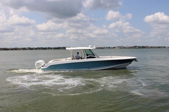 Boston Whaler 380 OUTRAGE 16 2018 Boston Whaler 380 OUTRAGE 17
