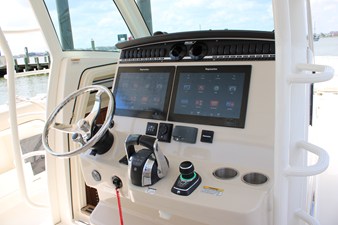Boston Whaler 380 OUTRAGE 32 2018 Boston Whaler 380 OUTRAGE 33