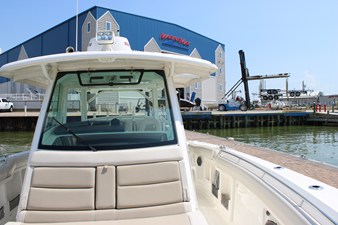 Boston Whaler 380 OUTRAGE 36 2018 Boston Whaler 380 OUTRAGE 37