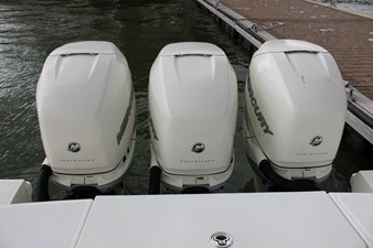 Boston Whaler 380 OUTRAGE 40 2018 Boston Whaler 380 OUTRAGE 41