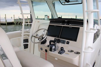 Boston Whaler 380 OUTRAGE 44 2018 Boston Whaler 380 OUTRAGE 45