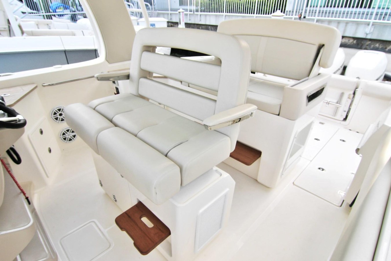 2027 Boston Whaler 350 Realm 7
