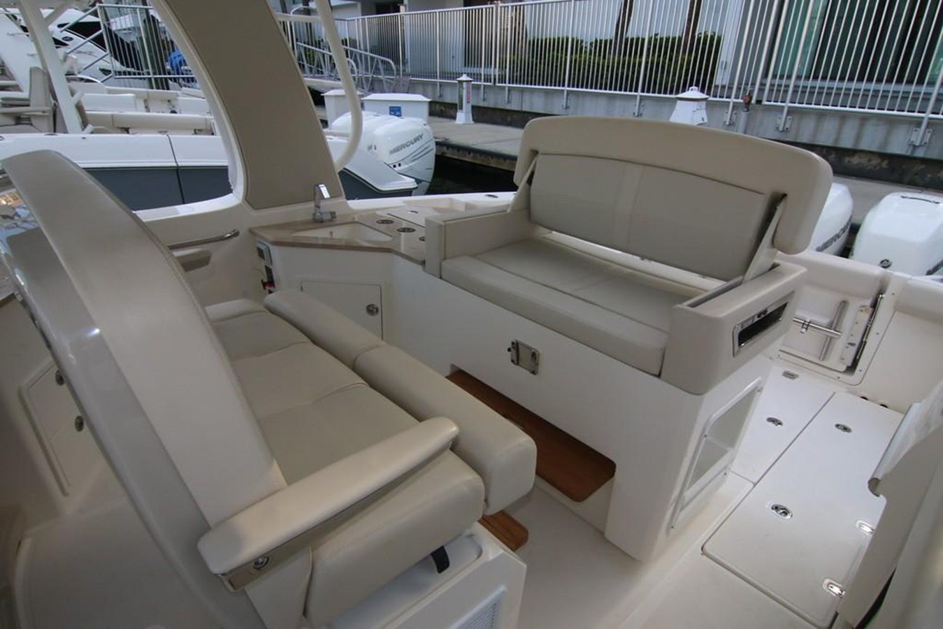 2027 Boston Whaler 350 Realm 11