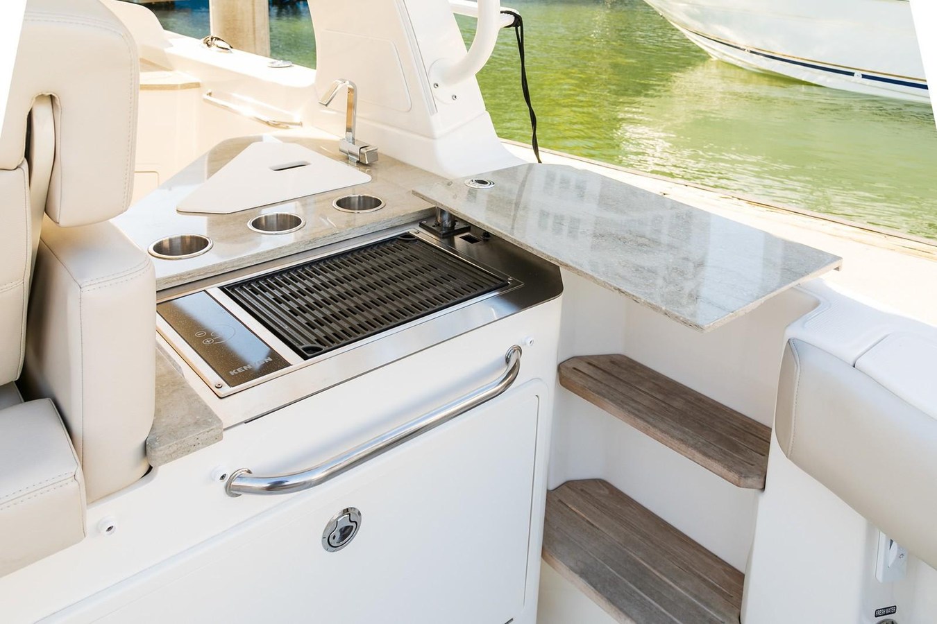 2027 Boston Whaler 350 Realm 19
