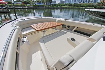 2027 Boston Whaler 350 Realm 9