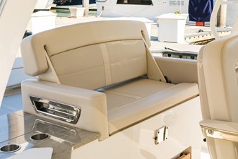 2027 Boston Whaler 350 Realm 21