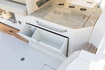 2027 Boston Whaler 350 Realm 23