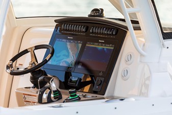 2027 Boston Whaler 350 Realm 24