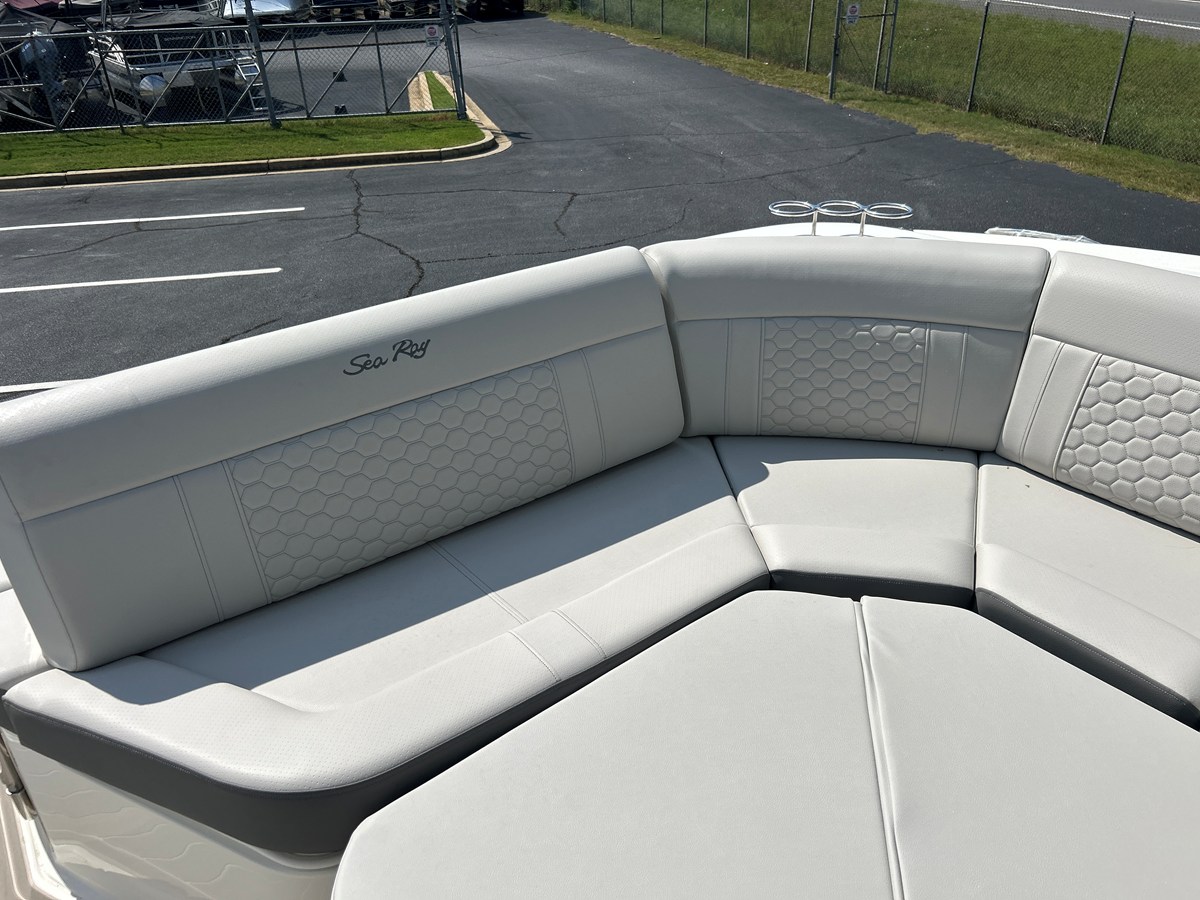 2027 Sea Ray Sundancer 320 16