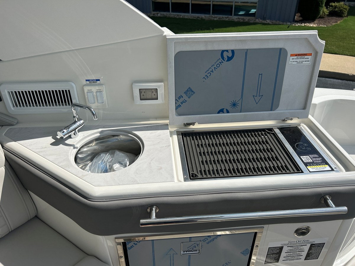 2027 Sea Ray Sundancer 320 20