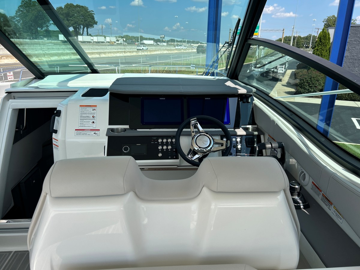 2027 Sea Ray Sundancer 320 22
