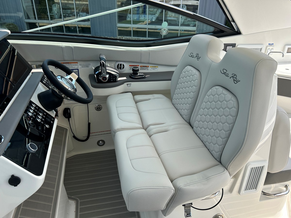 2027 Sea Ray Sundancer 320 24