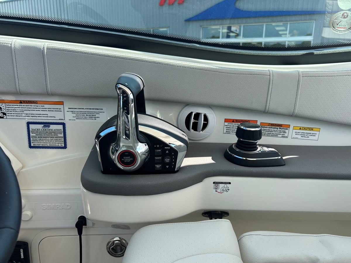 2027 Sea Ray Sundancer 320 26