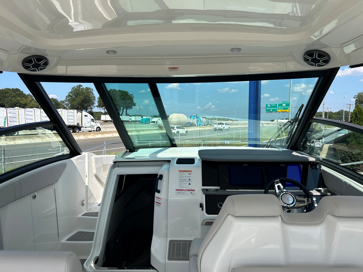 2027 Sea Ray Sundancer 320 29