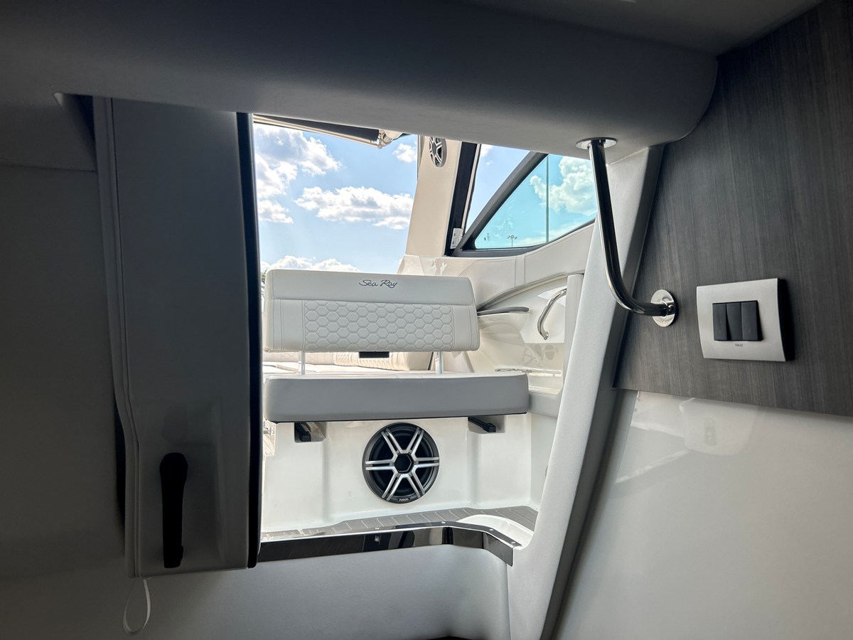 2027 Sea Ray Sundancer 320 30