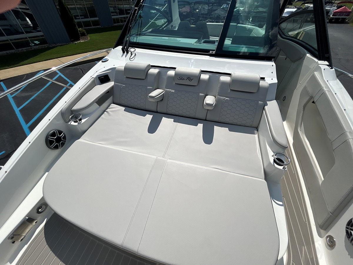 2027 Sea Ray Sundancer 320 44