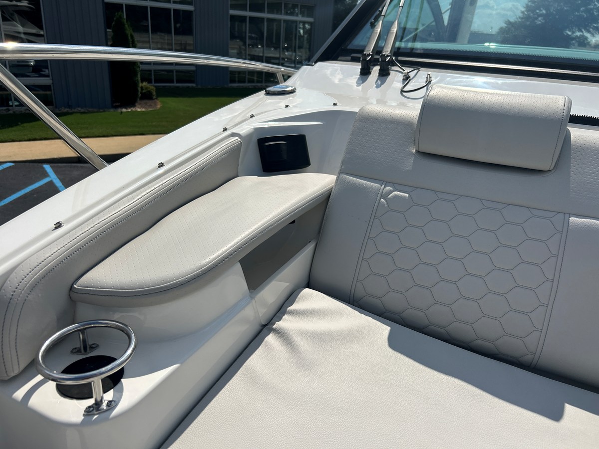 2027 Sea Ray Sundancer 320 46