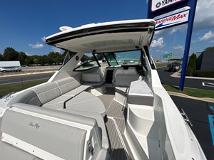 2027 Sea Ray Sundancer 320 10