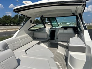 2027 Sea Ray Sundancer 320 12