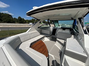 2027 Sea Ray Sundancer 320 14