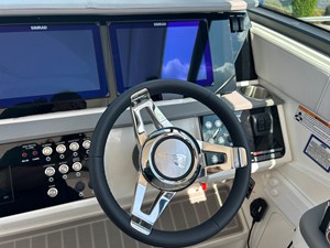 2027 Sea Ray Sundancer 320 27