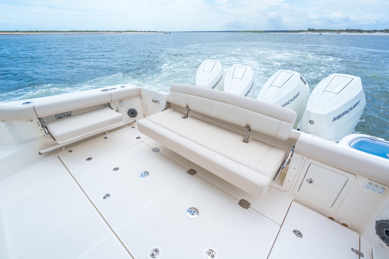2026 Boston Whaler 405 Conquest 6