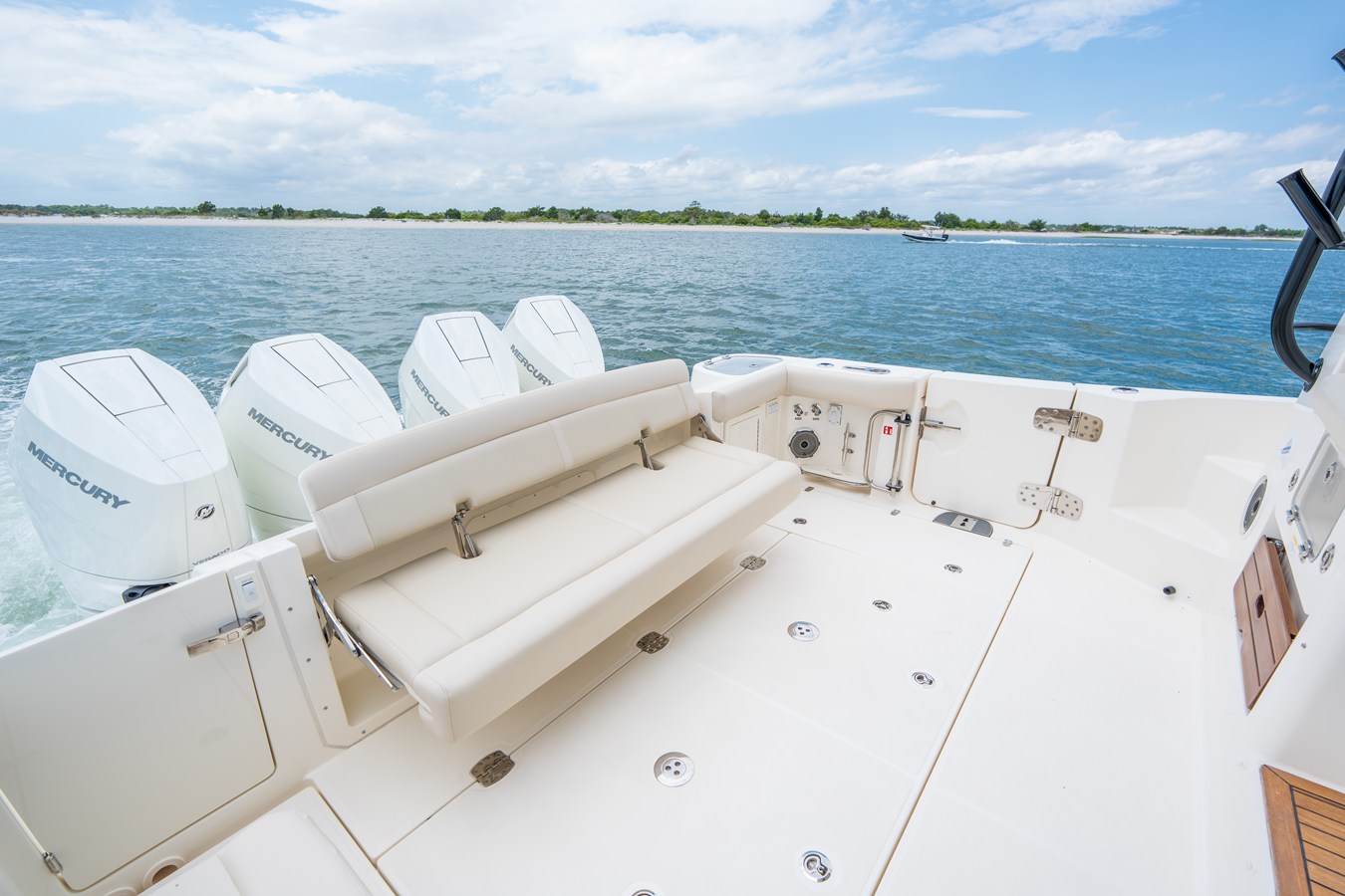 2026 Boston Whaler 405 Conquest 7