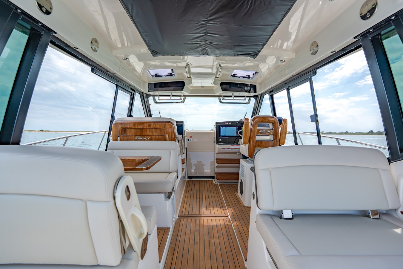 2026 Boston Whaler 405 Conquest 10