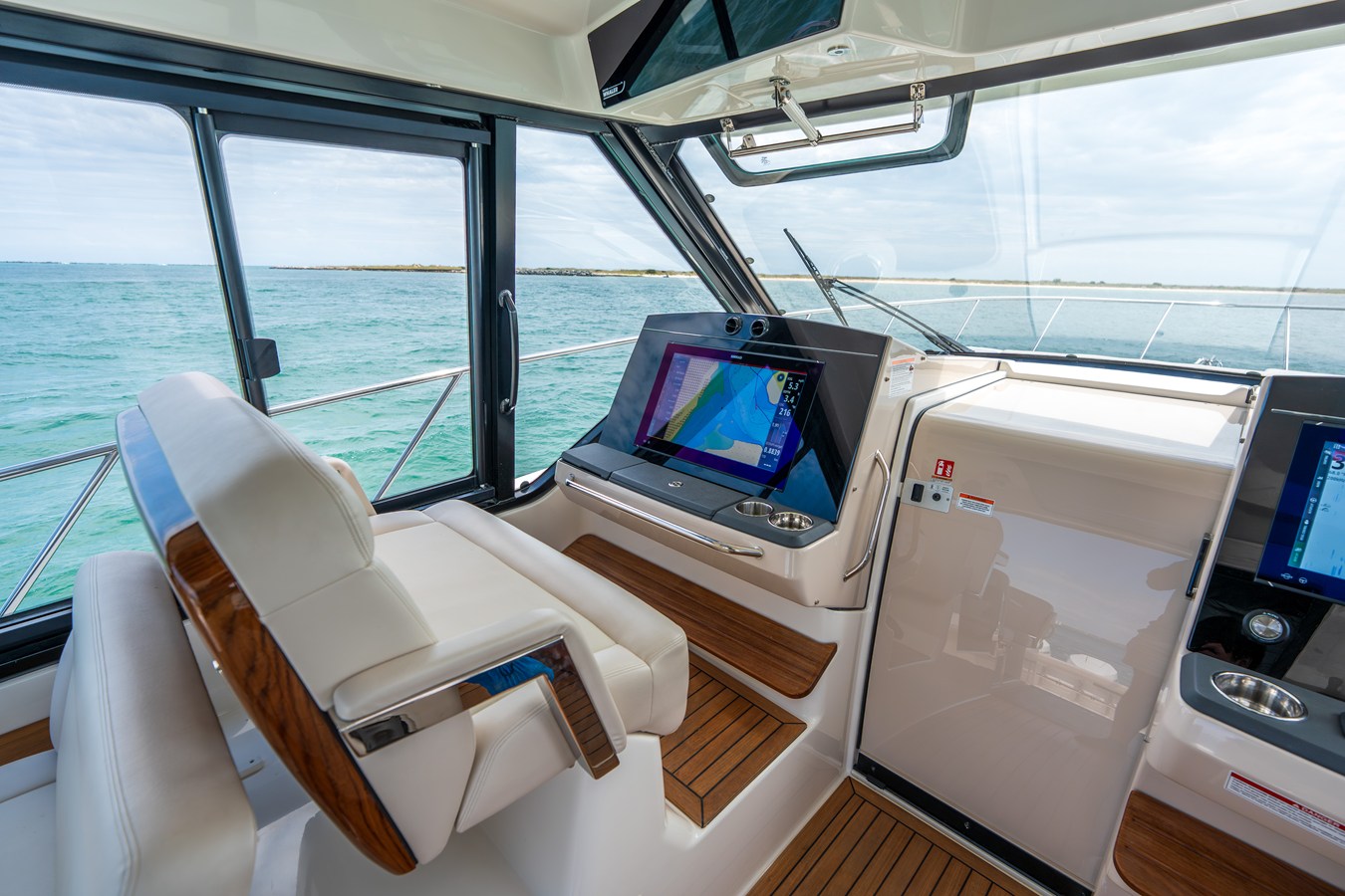 2026 Boston Whaler 405 Conquest 13