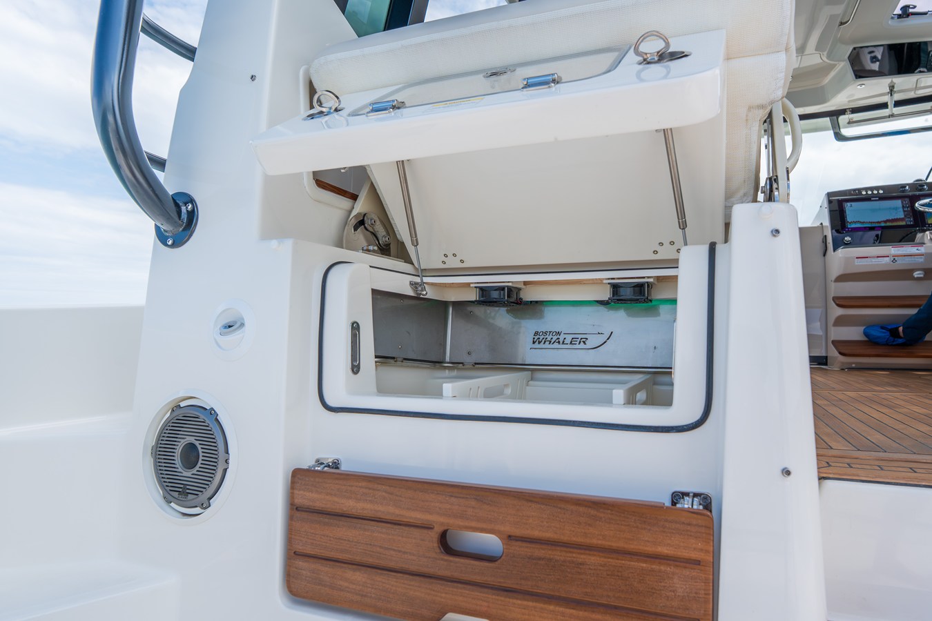 2026 Boston Whaler 405 Conquest 17