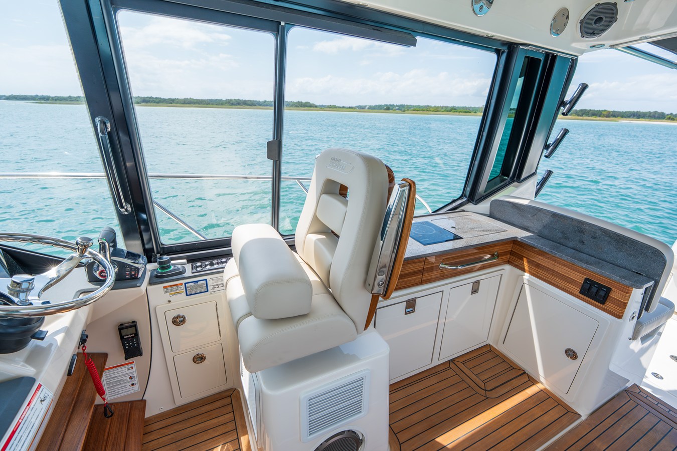 2026 Boston Whaler 405 Conquest 30