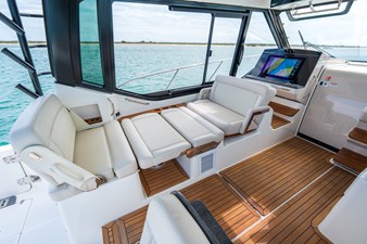 2026 Boston Whaler 405 Conquest 15