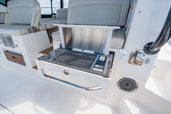 2026 Boston Whaler 405 Conquest 18