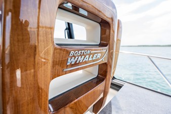 2026 Boston Whaler 405 Conquest 27