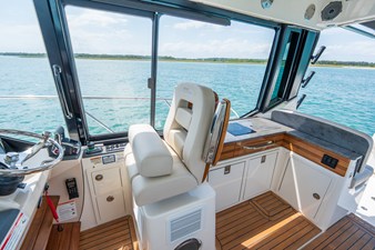 2026 Boston Whaler 405 Conquest 30