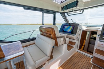 2026 Boston Whaler 405 Conquest 33