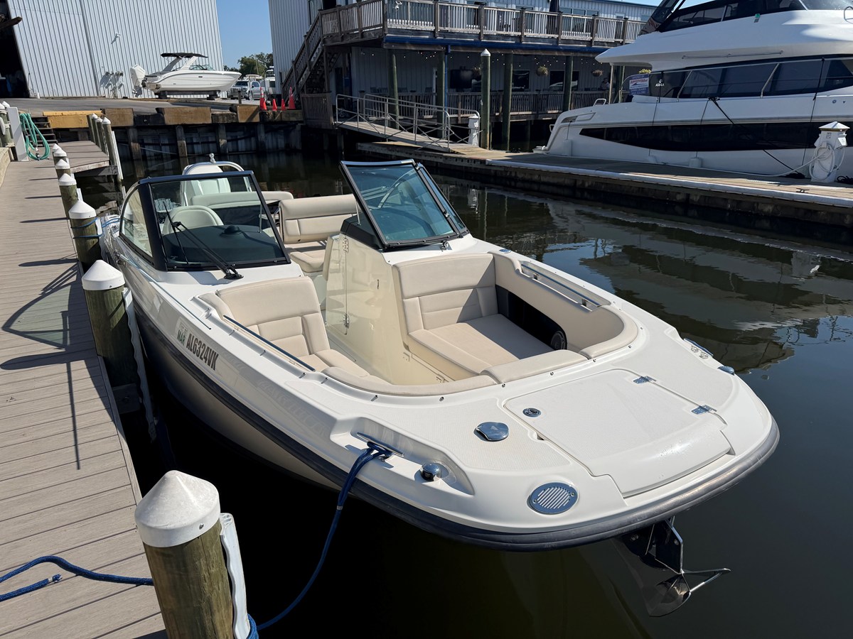 2017 Boston Whaler 230 VANTAGE 7