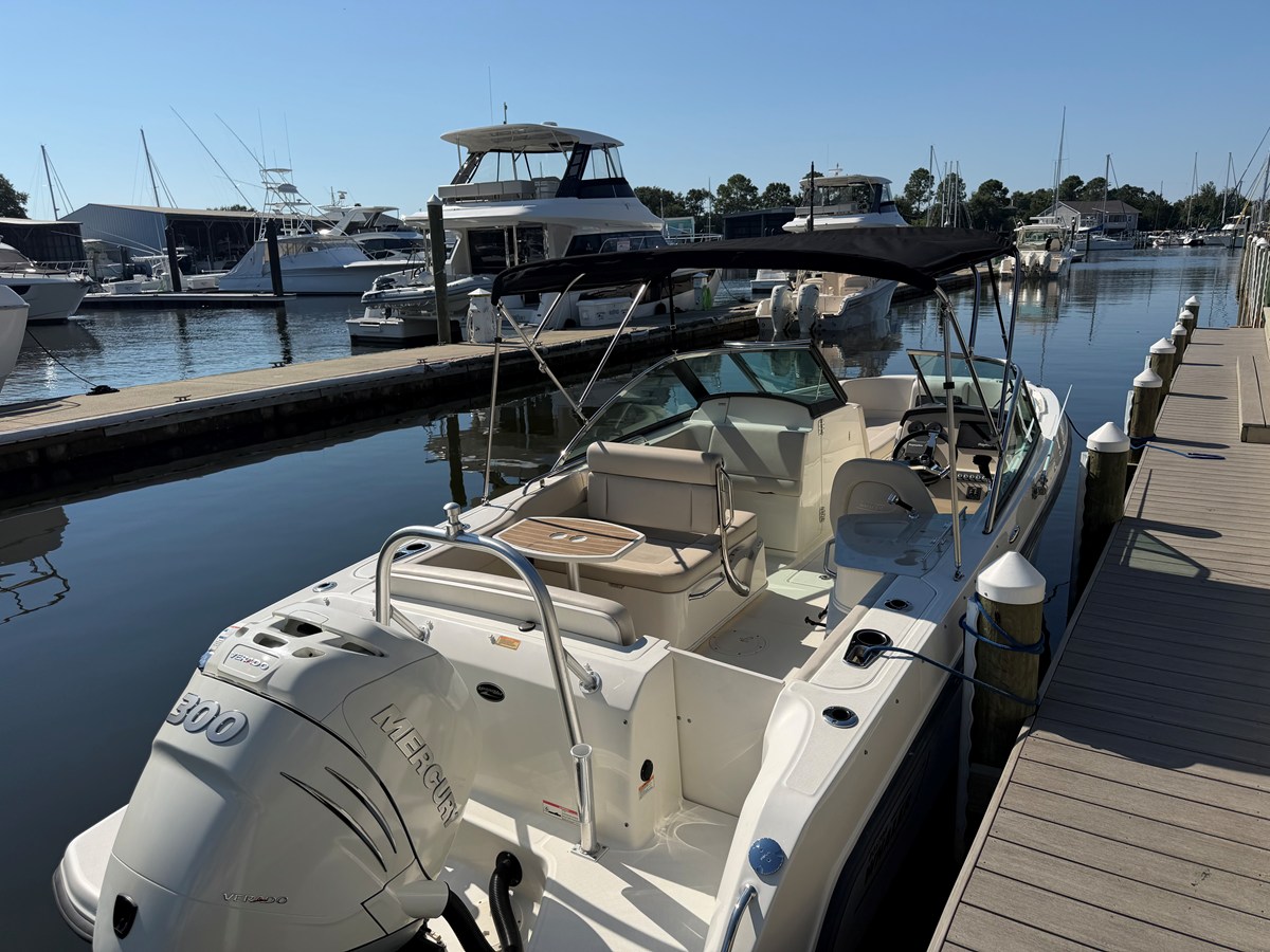 2017 Boston Whaler 230 VANTAGE 9