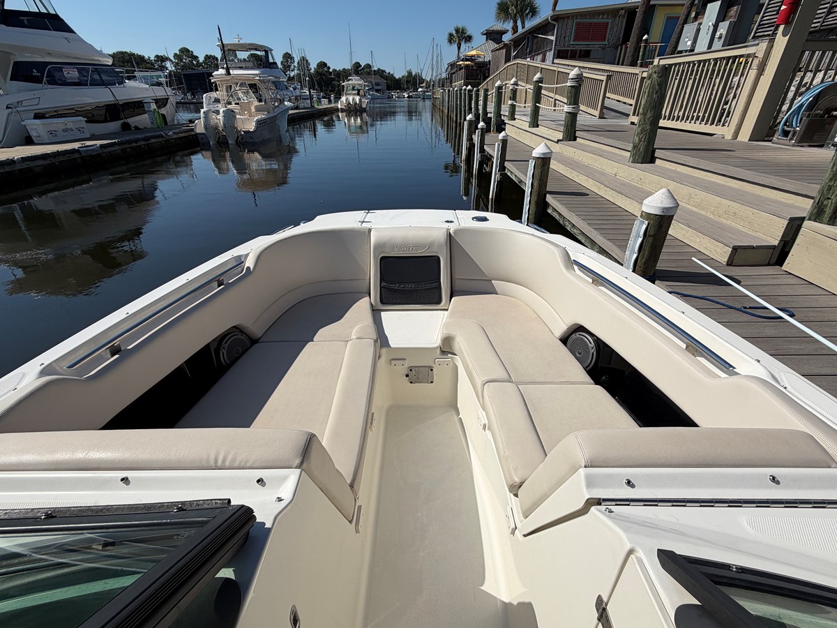 2017 Boston Whaler 230 VANTAGE 21