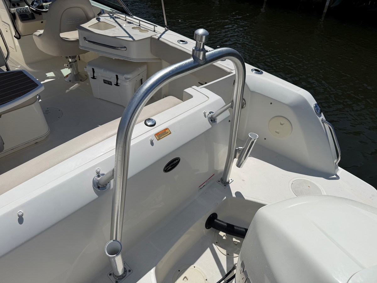 2017 Boston Whaler 230 VANTAGE 41