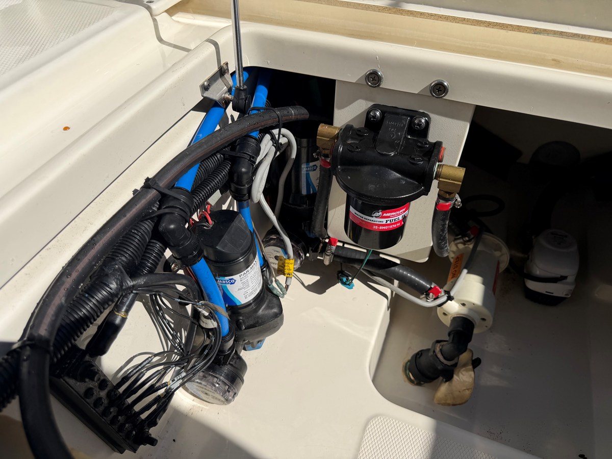 2017 Boston Whaler 230 VANTAGE 57