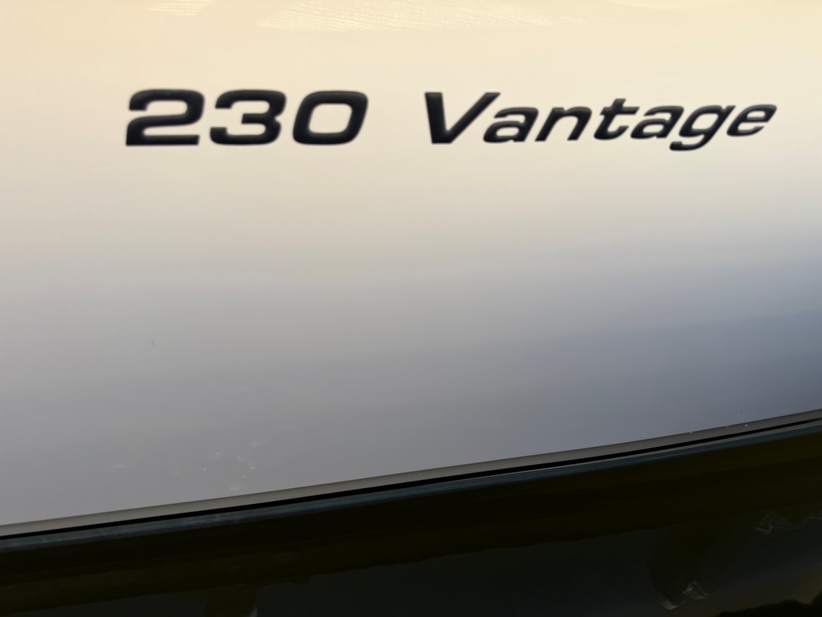2017 Boston Whaler 230 VANTAGE 61