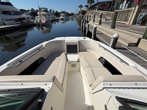 2017 Boston Whaler 230 VANTAGE 21